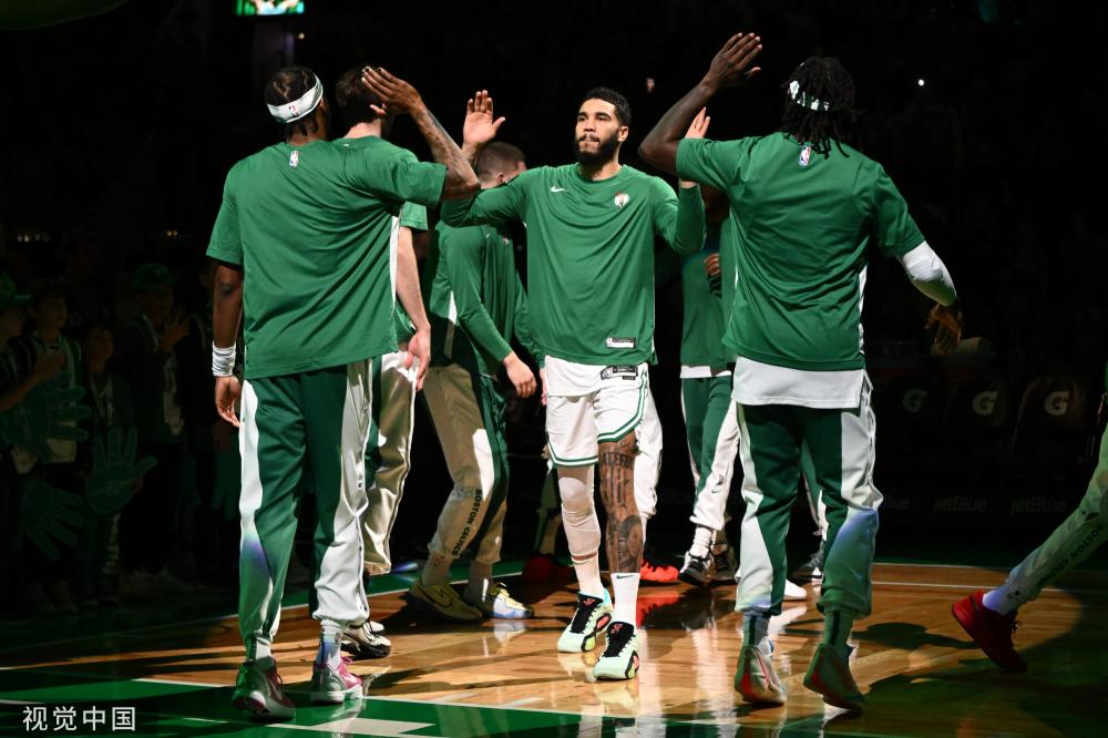 梅西凌空 梅西凌空